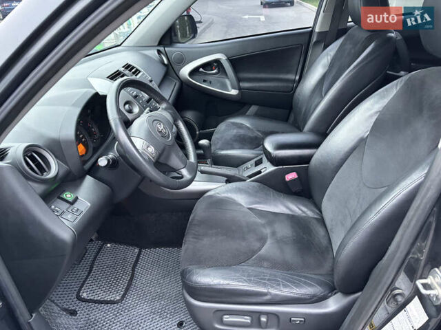 Серый Тойота РАВ 4, объемом двигателя 2 л и пробегом 172 тыс. км за 9500 $, фото 14 на Automoto.ua