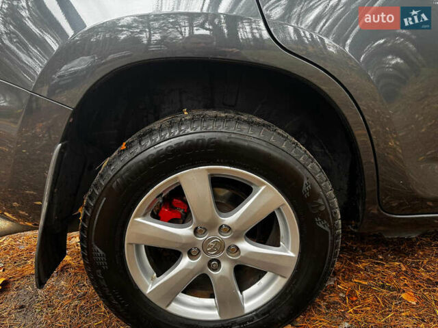 Серый Тойота РАВ 4, объемом двигателя 2 л и пробегом 232 тыс. км за 11500 $, фото 18 на Automoto.ua