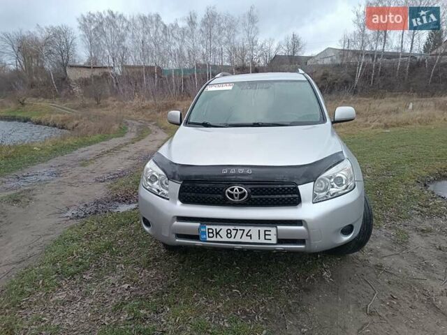 Серый Тойота РАВ 4, объемом двигателя 2.2 л и пробегом 284 тыс. км за 8200 $, фото 1 на Automoto.ua