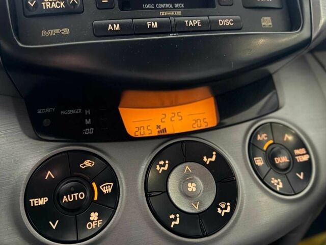 Серый Тойота РАВ 4, объемом двигателя 2.4 л и пробегом 144 тыс. км за 11000 $, фото 14 на Automoto.ua