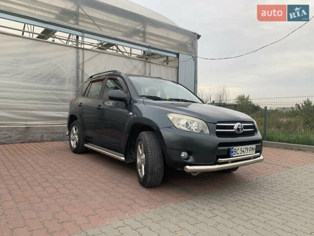Серый Тойота РАВ 4, объемом двигателя 2 л и пробегом 218 тыс. км за 9355 $, фото 1 на Automoto.ua