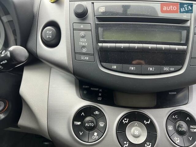 Серый Тойота РАВ 4, объемом двигателя 2.4 л и пробегом 143 тыс. км за 8500 $, фото 20 на Automoto.ua