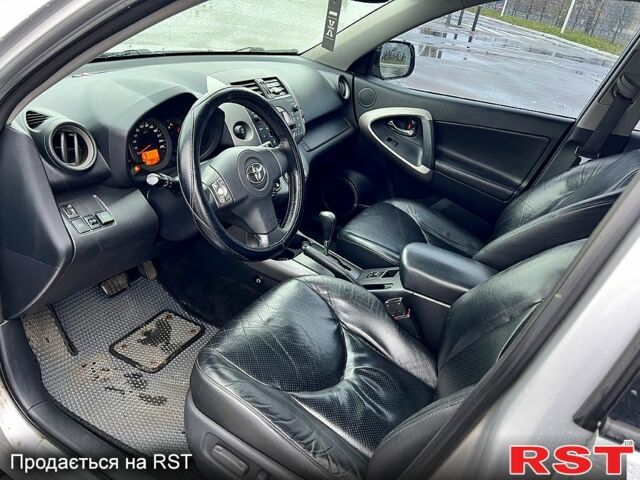 Серый Тойота РАВ 4, объемом двигателя 2 л и пробегом 226 тыс. км за 7999 $, фото 2 на Automoto.ua