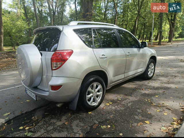Серый Тойота РАВ 4, объемом двигателя 2 л и пробегом 214 тыс. км за 9000 $, фото 1 на Automoto.ua