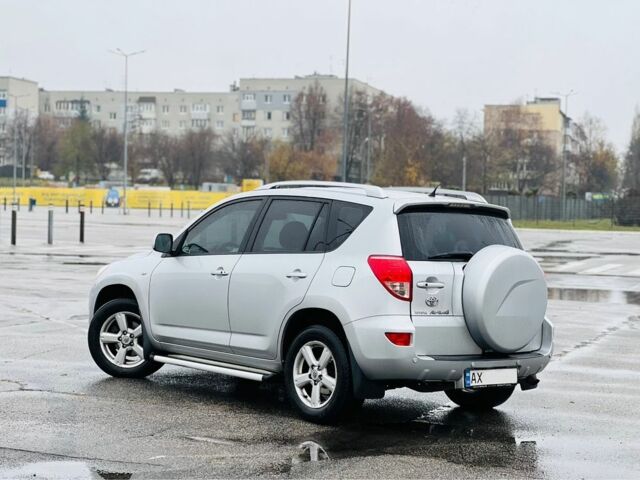 Серый Тойота РАВ 4, объемом двигателя 2 л и пробегом 226 тыс. км за 7999 $, фото 3 на Automoto.ua
