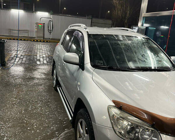 Серый Тойота РАВ 4, объемом двигателя 2 л и пробегом 212 тыс. км за 10800 $, фото 1 на Automoto.ua