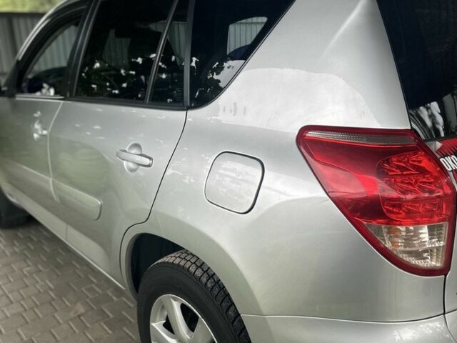 Сірий Тойота РАВ 4, об'ємом двигуна 2 л та пробігом 286 тис. км за 7000 $, фото 6 на Automoto.ua