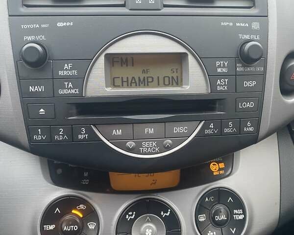 Серый Тойота РАВ 4, объемом двигателя 2 л и пробегом 195 тыс. км за 8000 $, фото 8 на Automoto.ua