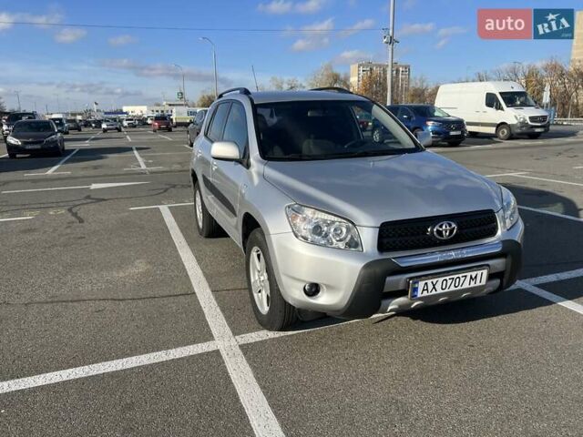 Серый Тойота РАВ 4, объемом двигателя 2.23 л и пробегом 279 тыс. км за 10100 $, фото 2 на Automoto.ua