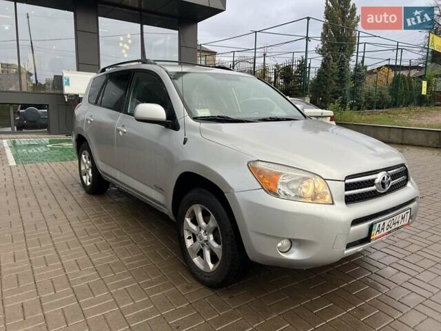 Серый Тойота РАВ 4, объемом двигателя 2.4 л и пробегом 143 тыс. км за 8500 $, фото 2 на Automoto.ua