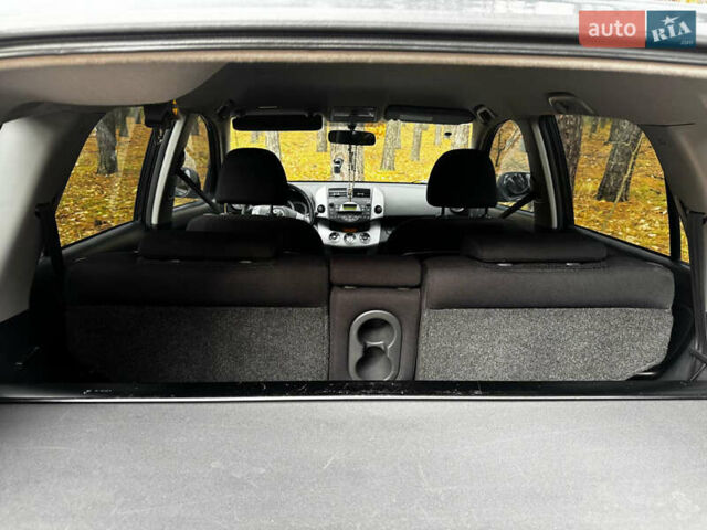 Серый Тойота РАВ 4, объемом двигателя 2 л и пробегом 232 тыс. км за 11500 $, фото 43 на Automoto.ua