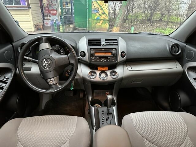 Серый Тойота РАВ 4, объемом двигателя 2.4 л и пробегом 133 тыс. км за 10000 $, фото 6 на Automoto.ua