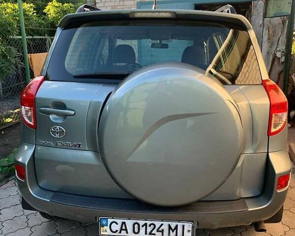 Серый Тойота РАВ 4, объемом двигателя 0 л и пробегом 102 тыс. км за 12000 $, фото 1 на Automoto.ua