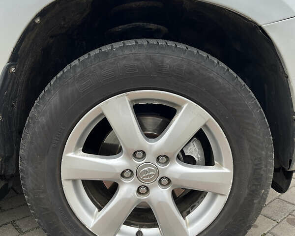 Серый Тойота РАВ 4, объемом двигателя 2 л и пробегом 219 тыс. км за 10500 $, фото 11 на Automoto.ua