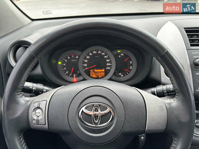 Серый Тойота РАВ 4, объемом двигателя 2 л и пробегом 172 тыс. км за 9500 $, фото 25 на Automoto.ua