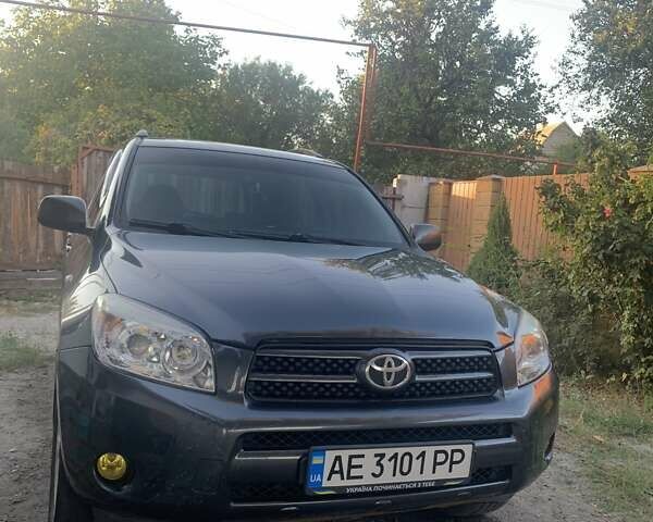 Серый Тойота РАВ 4, объемом двигателя 2 л и пробегом 241 тыс. км за 11000 $, фото 2 на Automoto.ua