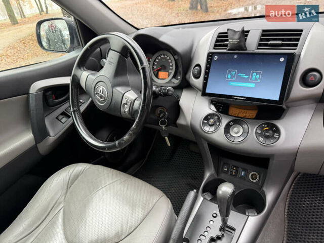 Серый Тойота РАВ 4, объемом двигателя 2.4 л и пробегом 174 тыс. км за 11700 $, фото 10 на Automoto.ua