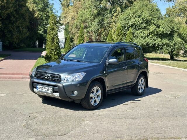 Серый Тойота РАВ 4, объемом двигателя 2 л и пробегом 250 тыс. км за 8650 $, фото 3 на Automoto.ua