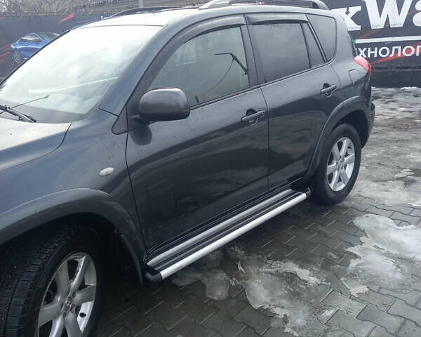 Тойота РАВ 4 2007 у Теребовле на Automoto.ua Сірий Тойота РАВ 4, об'ємом двигуна 2.2 л та пробігом 263 тис. км за 9200 $, фото 3 на Automoto.ua