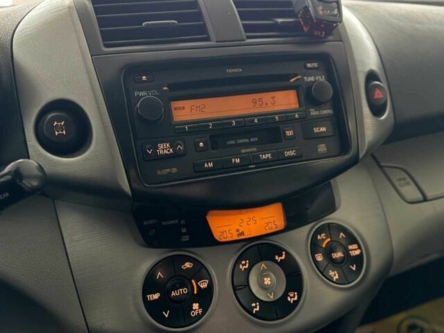 Серый Тойота РАВ 4, объемом двигателя 2.4 л и пробегом 144 тыс. км за 11000 $, фото 13 на Automoto.ua