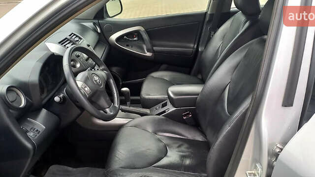 Сірий Тойота РАВ 4, об'ємом двигуна 2.4 л та пробігом 194 тис. км за 11900 $, фото 16 на Automoto.ua