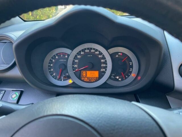 Тойота РАВ 4 2007 в Василькове на Automoto.ua Серый Тойота РАВ 4, объемом двигателя 2 л и пробегом 195 тыс. км за 10200 $, фото 4 на Automoto.ua