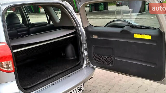 Сірий Тойота РАВ 4, об'ємом двигуна 2.4 л та пробігом 194 тис. км за 11900 $, фото 17 на Automoto.ua