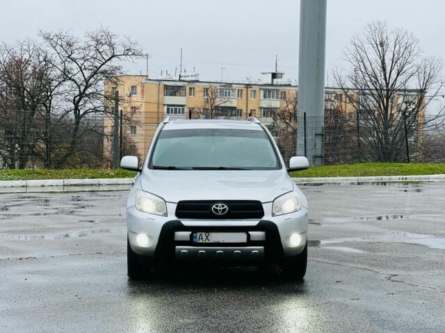 Серый Тойота РАВ 4, объемом двигателя 2 л и пробегом 226 тыс. км за 7999 $, фото 1 на Automoto.ua