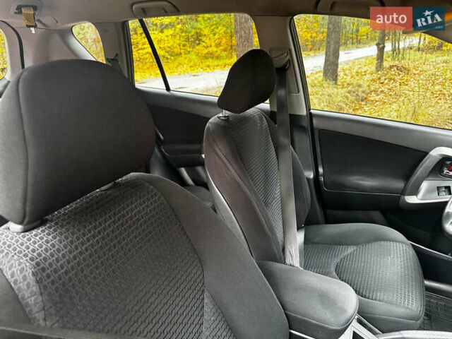 Серый Тойота РАВ 4, объемом двигателя 2 л и пробегом 232 тыс. км за 11500 $, фото 15 на Automoto.ua