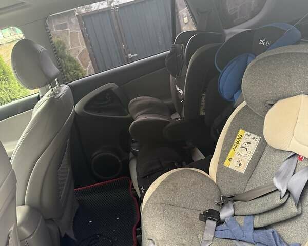 Сірий Тойота РАВ 4, об'ємом двигуна 2.4 л та пробігом 144 тис. км за 11200 $, фото 18 на Automoto.ua