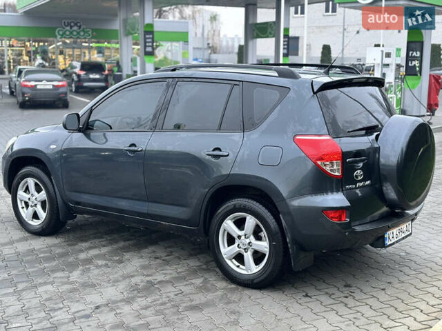 Серый Тойота РАВ 4, объемом двигателя 2 л и пробегом 172 тыс. км за 9500 $, фото 4 на Automoto.ua