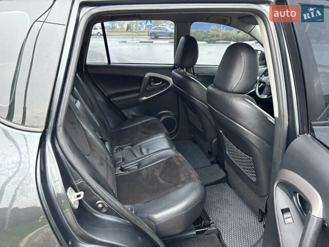 Серый Тойота РАВ 4, объемом двигателя 2 л и пробегом 172 тыс. км за 9500 $, фото 17 на Automoto.ua