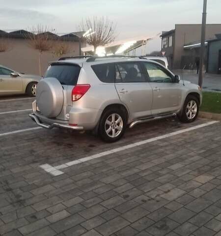 Сірий Тойота РАВ 4, об'ємом двигуна 2.4 л та пробігом 190 тис. км за 14400 $, фото 5 на Automoto.ua