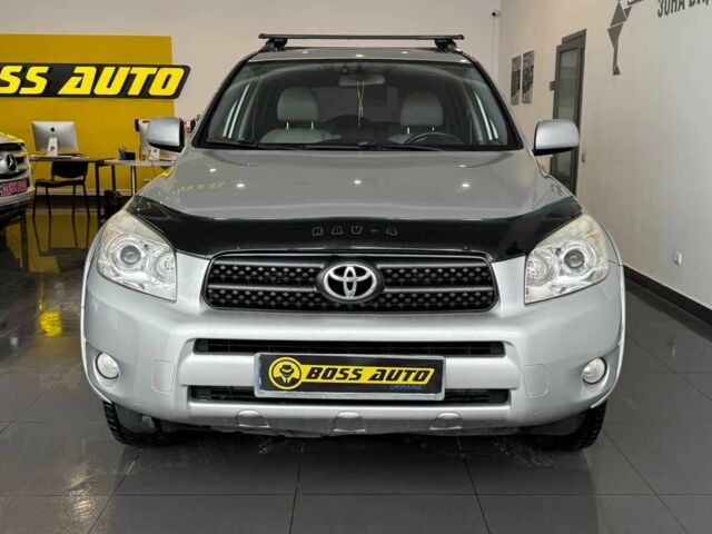 Серый Тойота РАВ 4, объемом двигателя 2.4 л и пробегом 144 тыс. км за 11000 $, фото 1 на Automoto.ua