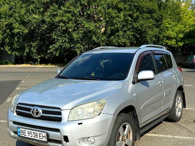 Сірий Тойота РАВ 4, об'ємом двигуна 2 л та пробігом 240 тис. км за 7500 $, фото 6 на Automoto.ua