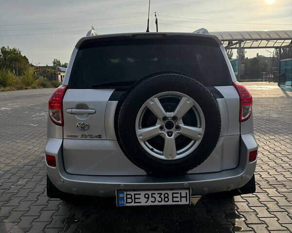 Серый Тойота РАВ 4, объемом двигателя 2 л и пробегом 240 тыс. км за 8700 $, фото 3 на Automoto.ua