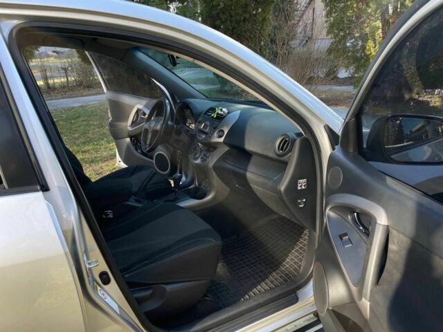 Тойота РАВ 4 2007 в Василькове на Automoto.ua Серый Тойота РАВ 4, объемом двигателя 2 л и пробегом 195 тыс. км за 10200 $, фото 5 на Automoto.ua