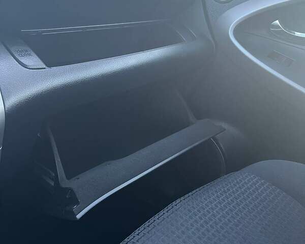 Серый Тойота РАВ 4, объемом двигателя 2 л и пробегом 243 тыс. км за 8800 $, фото 11 на Automoto.ua