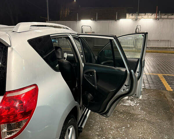 Серый Тойота РАВ 4, объемом двигателя 2 л и пробегом 212 тыс. км за 10800 $, фото 5 на Automoto.ua