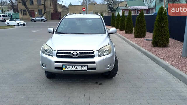 Сірий Тойота РАВ 4, об'ємом двигуна 2.4 л та пробігом 194 тис. км за 11900 $, фото 8 на Automoto.ua