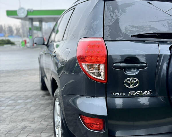 Серый Тойота РАВ 4, объемом двигателя 2 л и пробегом 172 тыс. км за 9500 $, фото 6 на Automoto.ua