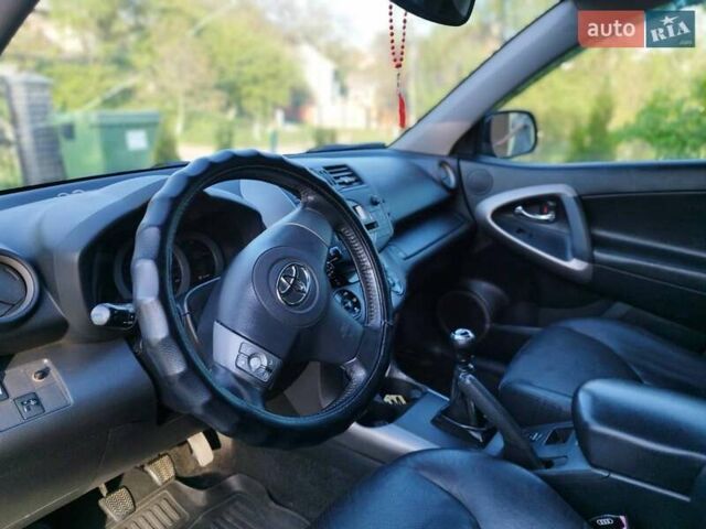 Серый Тойота РАВ 4, объемом двигателя 2.2 л и пробегом 256 тыс. км за 10500 $, фото 21 на Automoto.ua