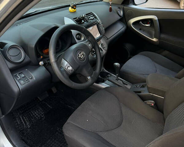 Серый Тойота РАВ 4, объемом двигателя 2 л и пробегом 240 тыс. км за 8700 $, фото 10 на Automoto.ua