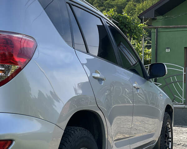 Серый Тойота РАВ 4, объемом двигателя 2.23 л и пробегом 291 тыс. км за 8600 $, фото 5 на Automoto.ua