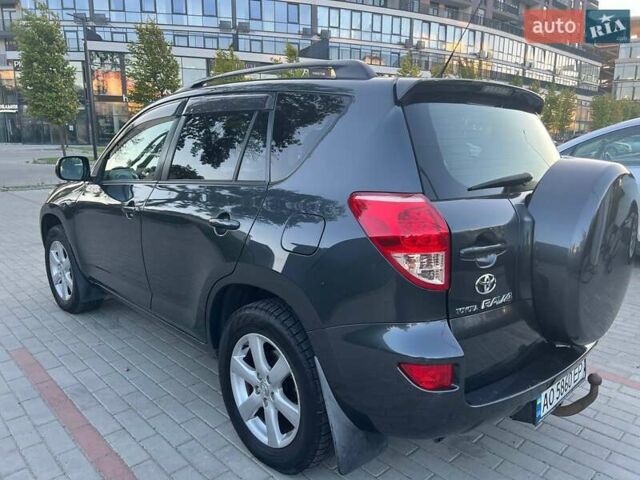 Серый Тойота РАВ 4, объемом двигателя 2 л и пробегом 243 тыс. км за 8800 $, фото 3 на Automoto.ua