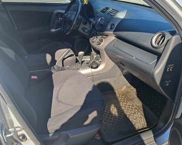 Сірий Тойота РАВ 4, об'ємом двигуна 2 л та пробігом 411 тис. км за 8200 $, фото 8 на Automoto.ua