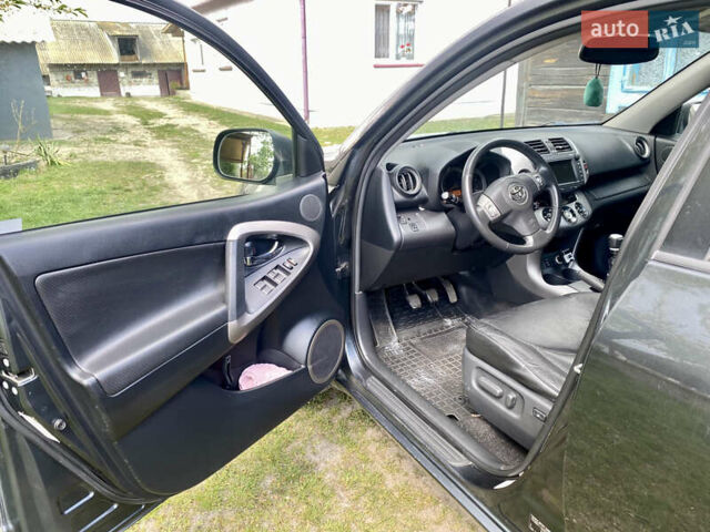 Тойота РАВ 4 2007 у Камінь-Каширський на Automoto.ua Сірий Тойота РАВ 4, об'ємом двигуна 2.23 л та пробігом 232 тис. км за 10400 $, фото 8 на Automoto.ua