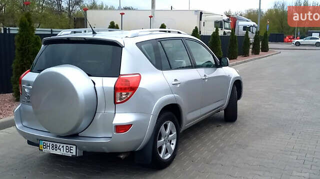 Сірий Тойота РАВ 4, об'ємом двигуна 2.4 л та пробігом 194 тис. км за 11900 $, фото 4 на Automoto.ua
