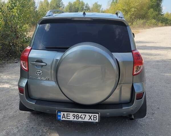 Сірий Тойота РАВ 4, об'ємом двигуна 2 л та пробігом 200 тис. км за 9500 $, фото 5 на Automoto.ua