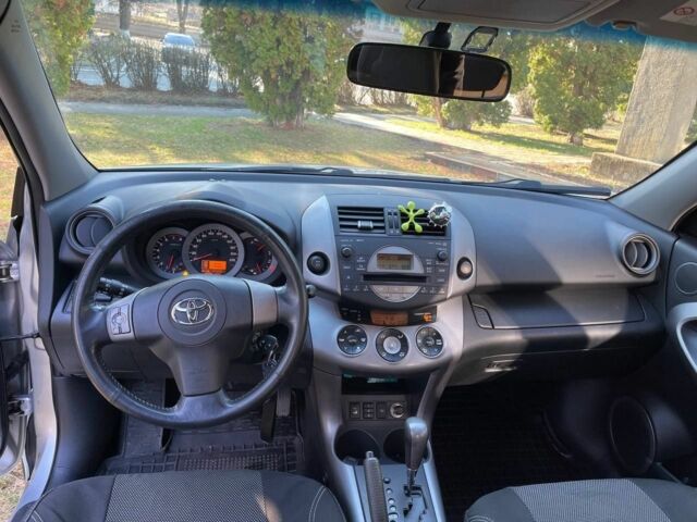 Тойота РАВ 4 2007 в Василькове на Automoto.ua Серый Тойота РАВ 4, объемом двигателя 2 л и пробегом 195 тыс. км за 10200 $, фото 9 на Automoto.ua